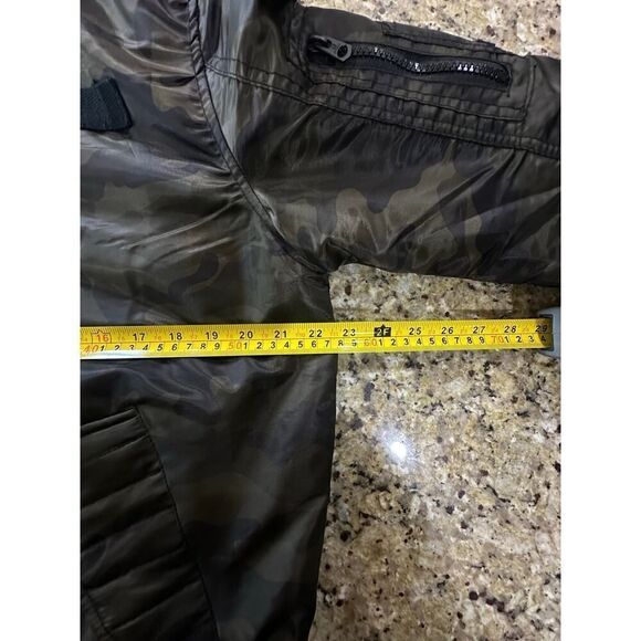 Southpole VINTAGE Y2K Camo Army Zip Up Bomber Puffer Jacket Men’s Size Medium - Picture 9 of 13